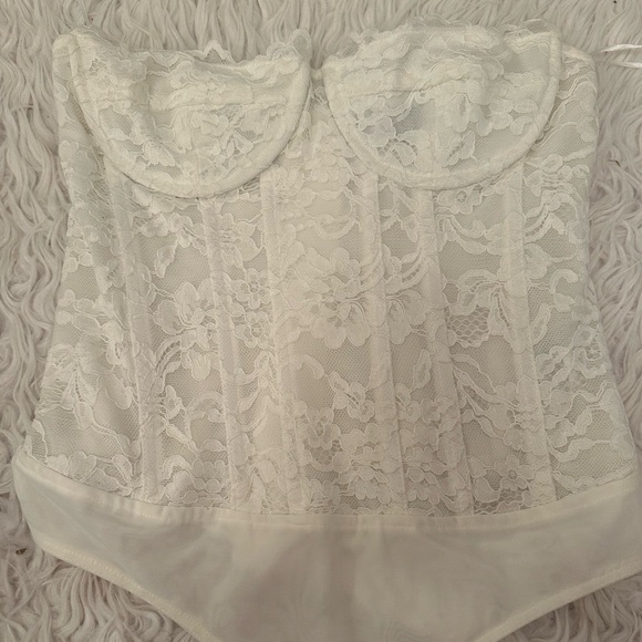Bardot Oskar White Lace Bodysuit - Picture 4 of 5